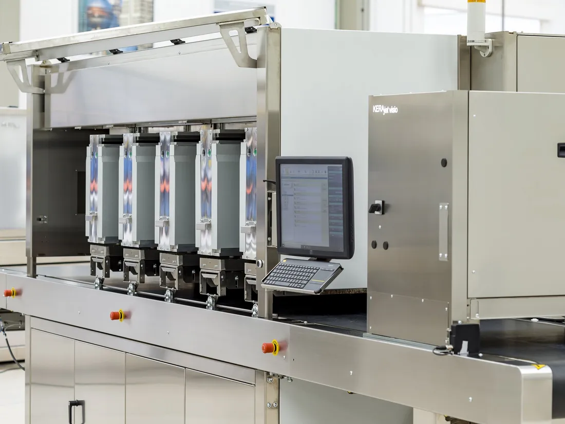 KERAjet visio artificial-vision module on a digital line